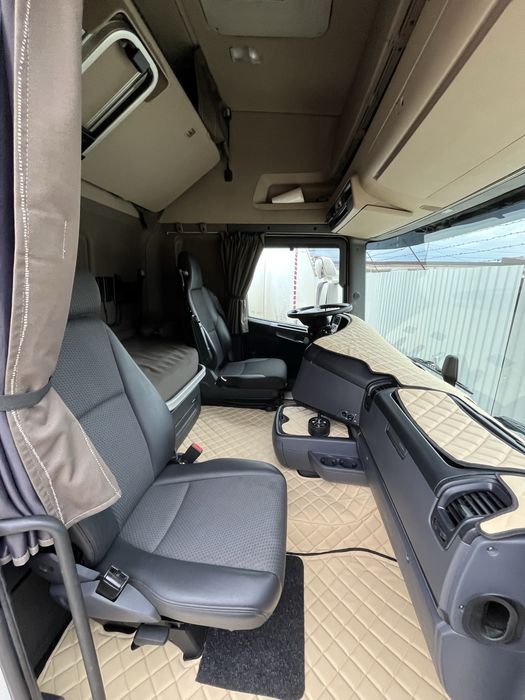 Cap tractor Scania R490