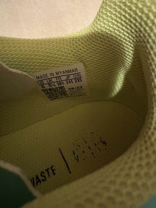 Футболни обувки.