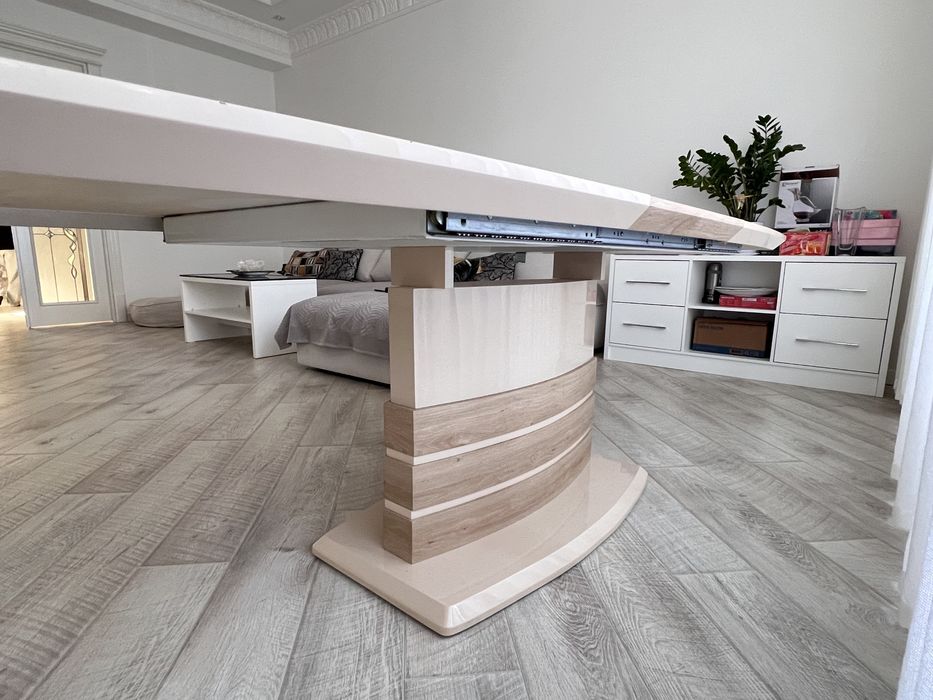 Продается шикарный стол 90х160 (220) см