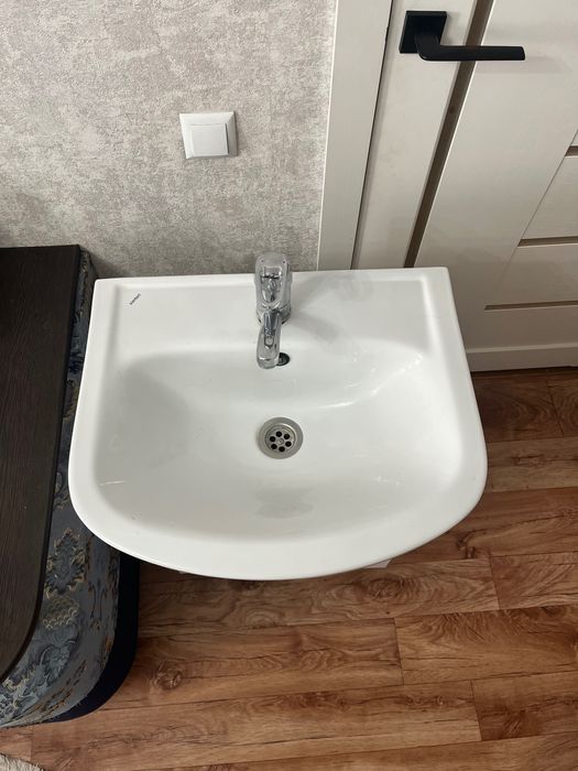 Зеркало и раковина