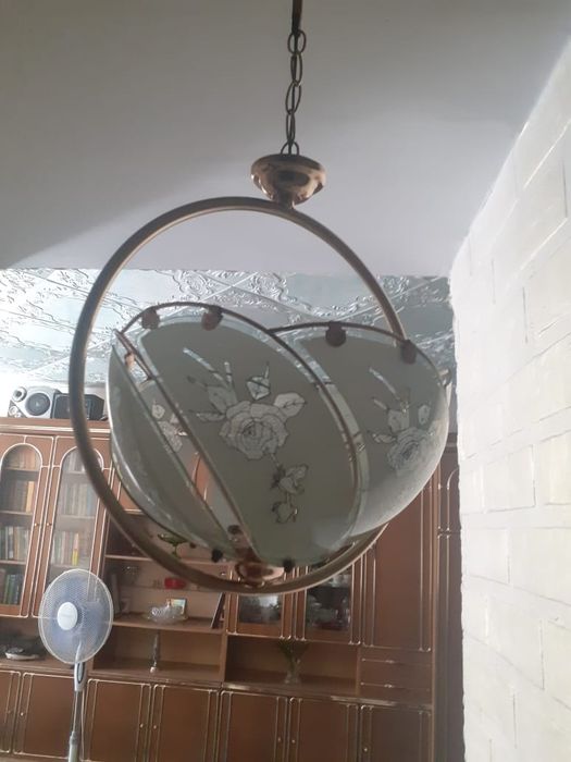 Продам люстру в отличном состоянии