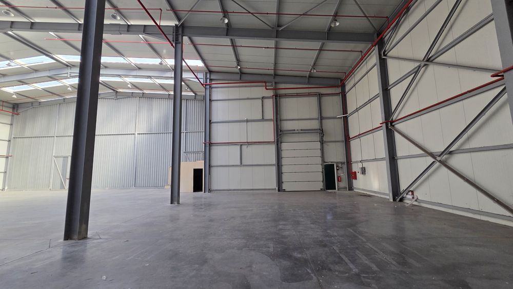 Давам под наем склад 1000кв.м.