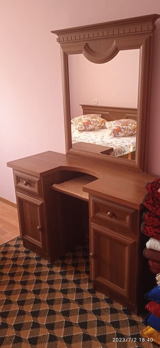 Истиклол стадиони рупарасида Уй сотилади