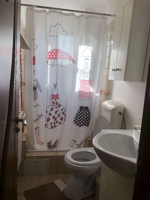 Închiriez apartament 3 camere