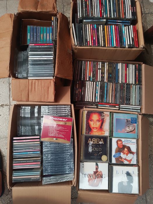 Colecție în jur de 400 cd uri originale cu artisti consacrati