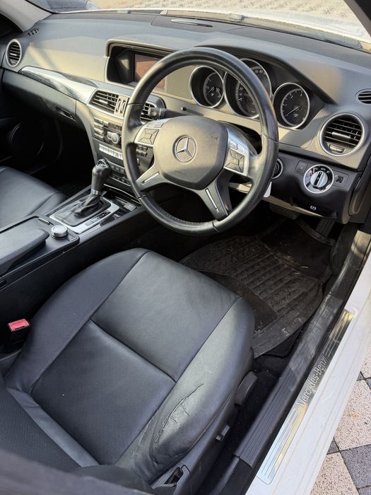 Dezmembrez  vand Mercedes C220 cdi