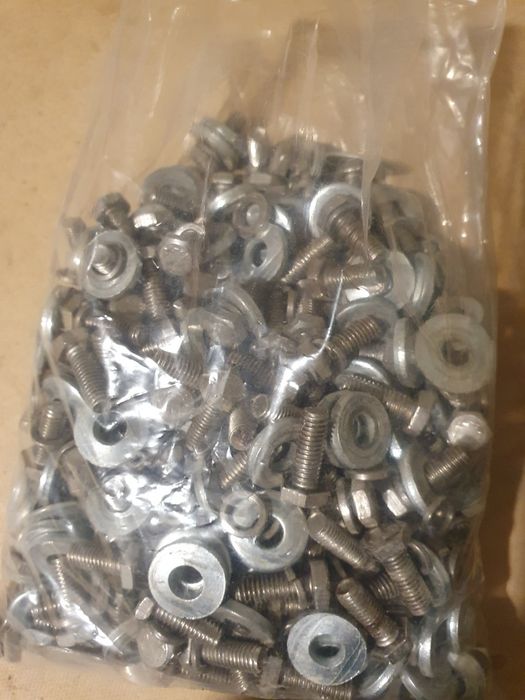 Vând  șuruburi m6 × 1.6mm