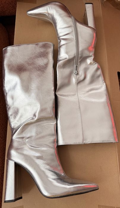 Zara сребърни ботуши на ток