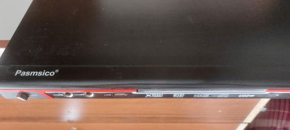 Продам DVD плеер, диски с фильмами