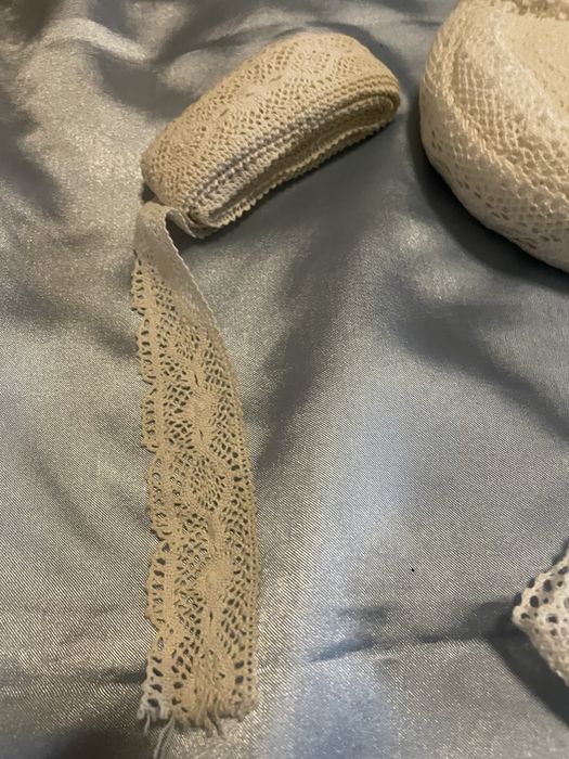 Dantelă veche în stare perfectă