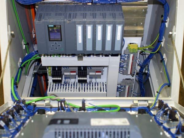 Automatizări electrice rezidential / industrial, acționari echipamente