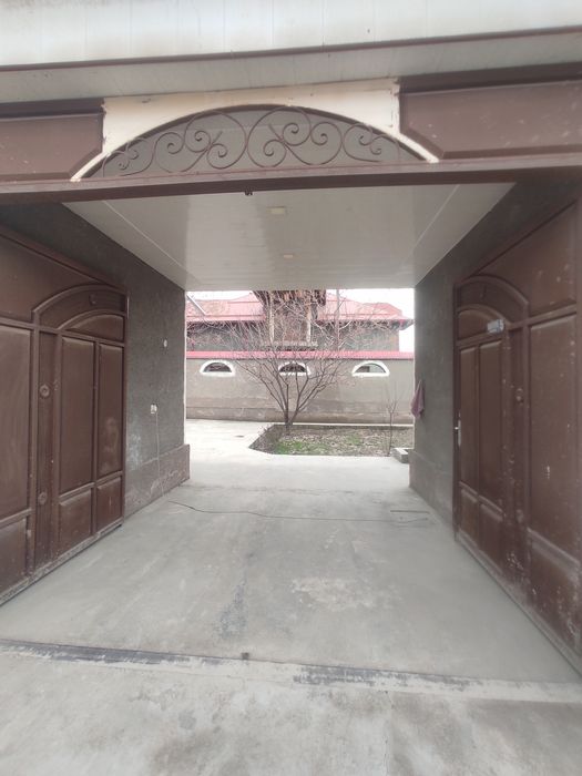 Jizzax shahar Doʻstlik mahallasiida hovli