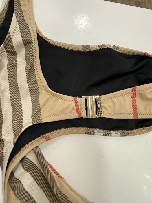 Бански чисто нов Burberry