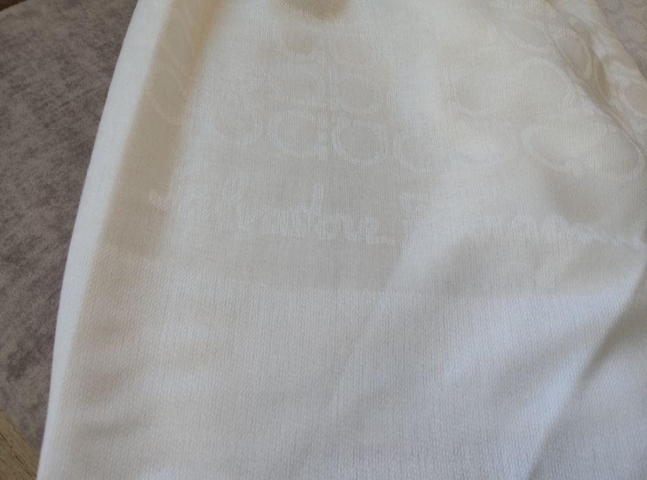 Salvatore Ferragamo Оригинални шалове