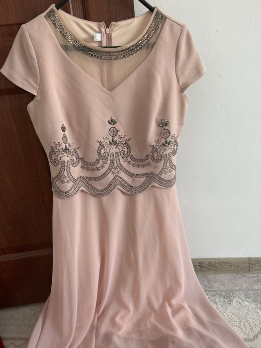 Киімдер сатылады