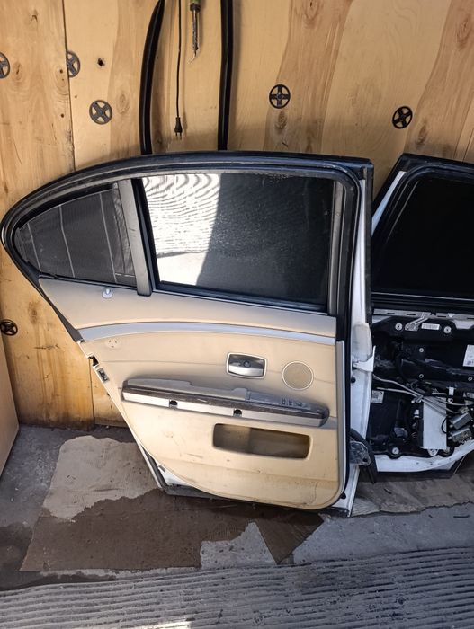 BMW e60 задняя дверь правая и левая