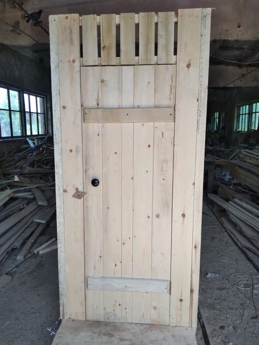 Туалеты деревянные.