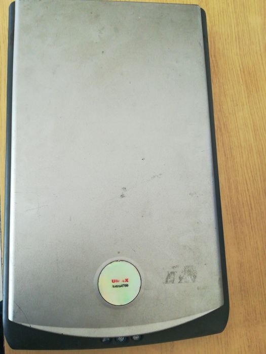Продавам скенер Umax Astra 4700