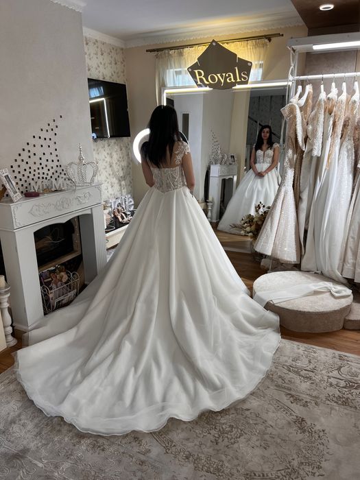 Rochie mireasa 2023
