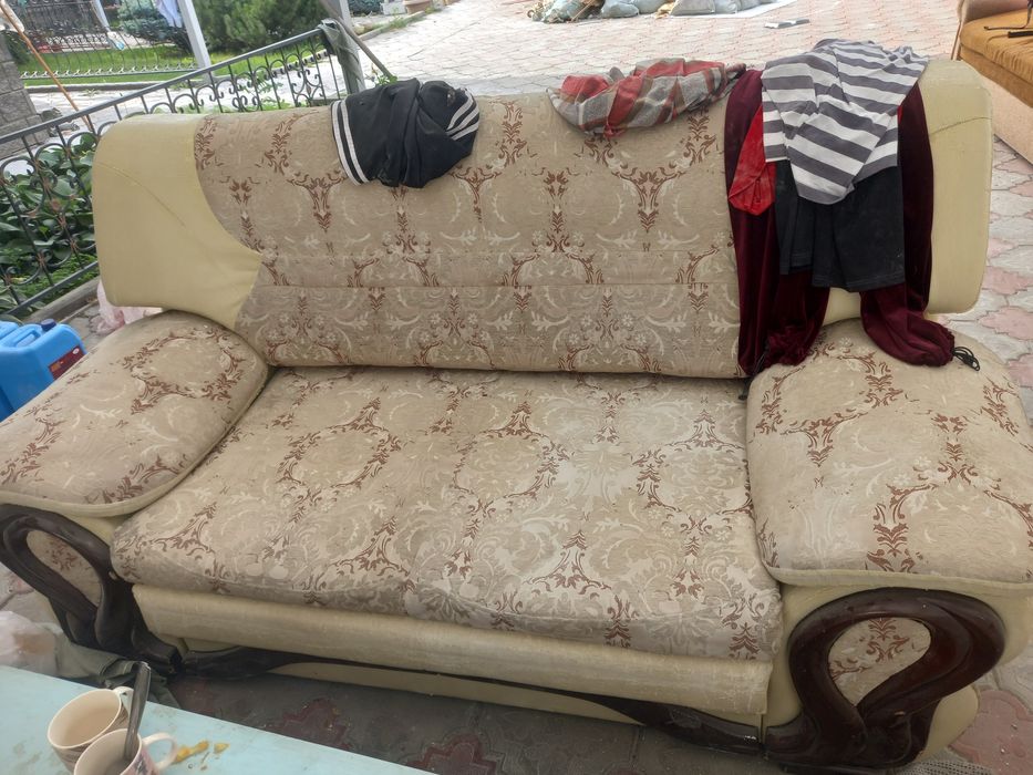 Продам срочно диван