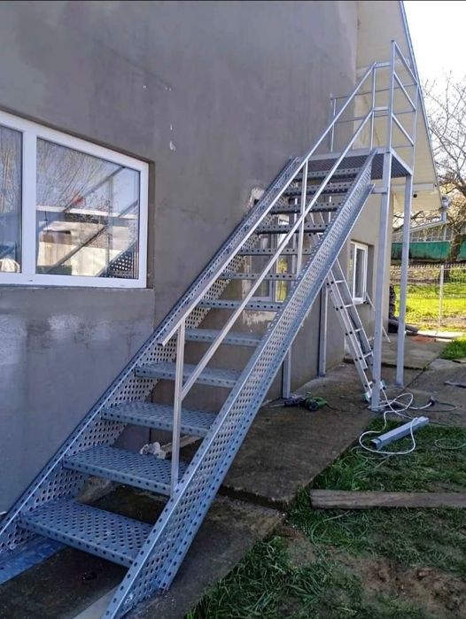 Scari zincate pe comanda