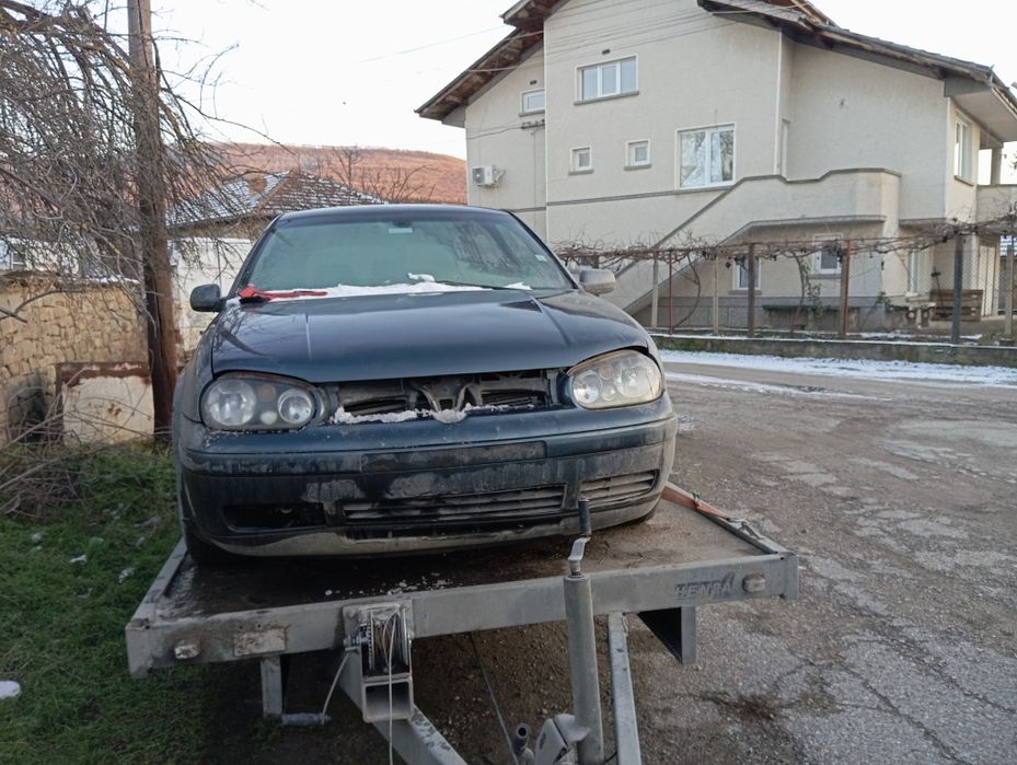 Продавам Голф 4 1.9 116 6 скорости На Части