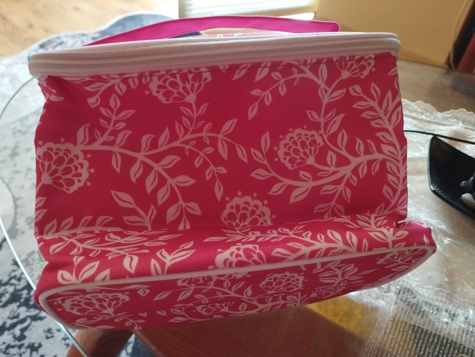 Несесер за тоалетни принадлежности