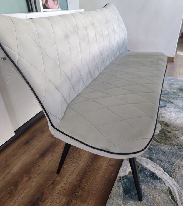 Столове и пейка в цвят мента