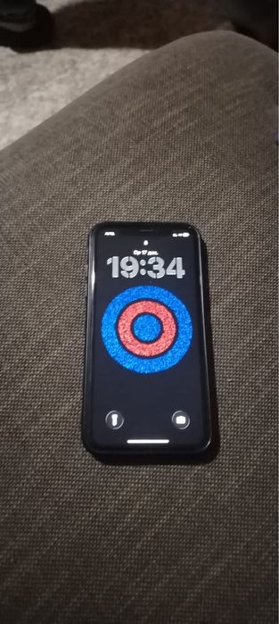 Продам iPhone 11