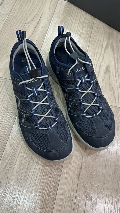 Продаю кроссовки от фирмы ECCO