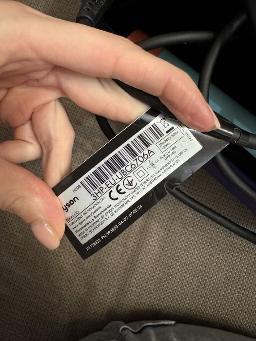 Vând Dyson Airwrap i.d. Straight + Wavy