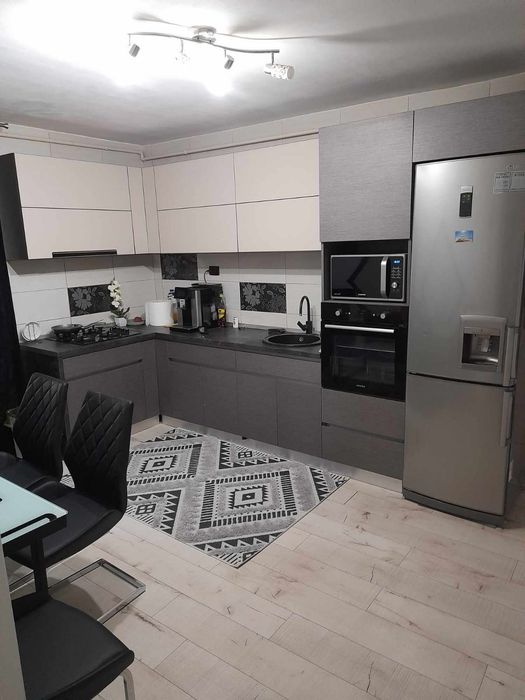 Închiriez apartament cu 3 camere in Dorobanți 1