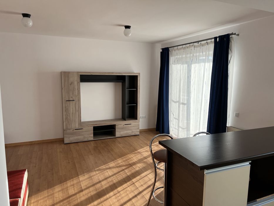 Inchiriez apartament o camera Floresti