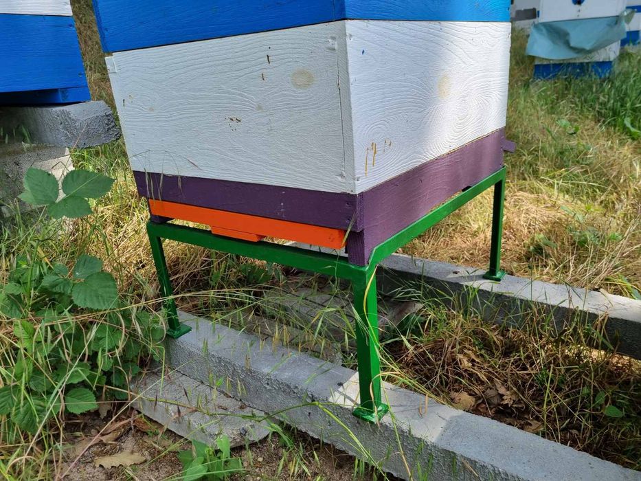 Стойки за кошери