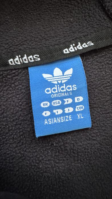 Продам стильная толстовка.