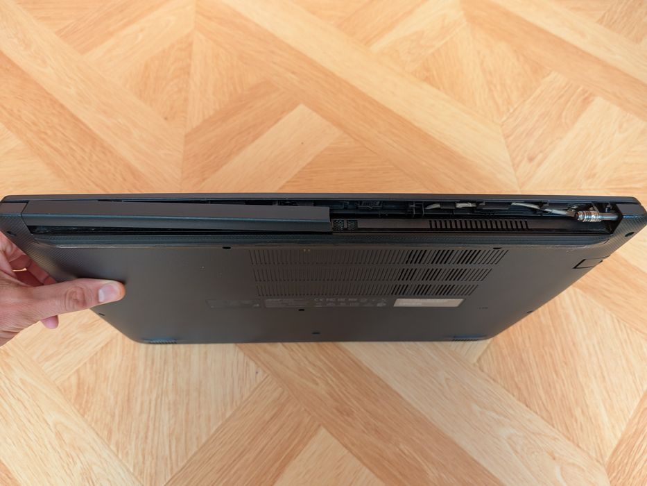 Vând laptop Acer Aspire 3 pentru piese de schimb
