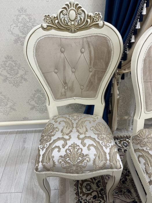 Гостевой стол со стульями