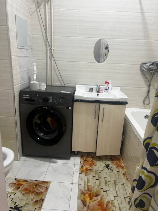 Movorada Dom sotiladi srochni 2 xonali