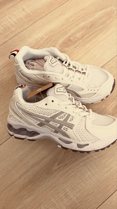 ASICS, New Balance, ALO.