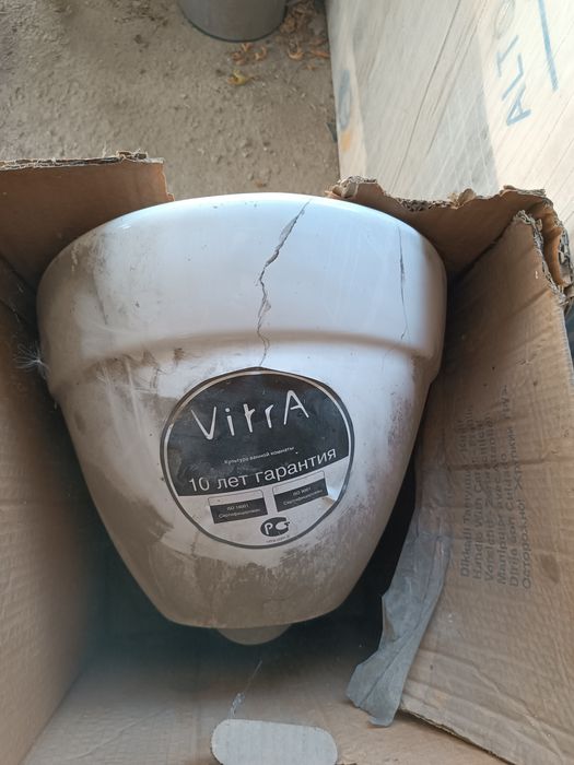 Продам навесной унитаз для инсталяции Vitra