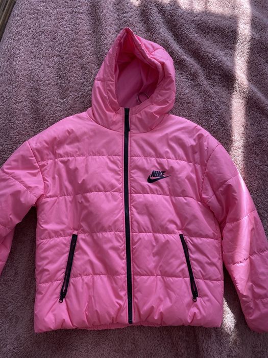 Geacă Nike Roz , purtata o singura data, pret negociabil