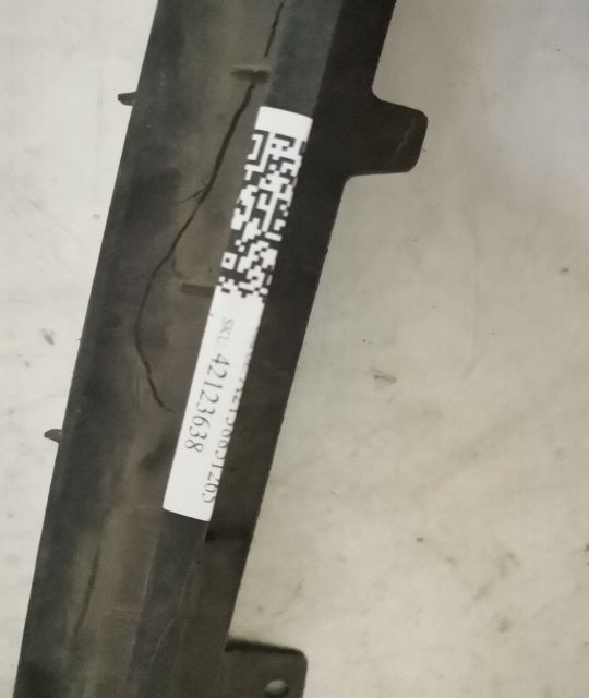 Оригинална долна подсилваща лайсна за предна броня в добро състояние М