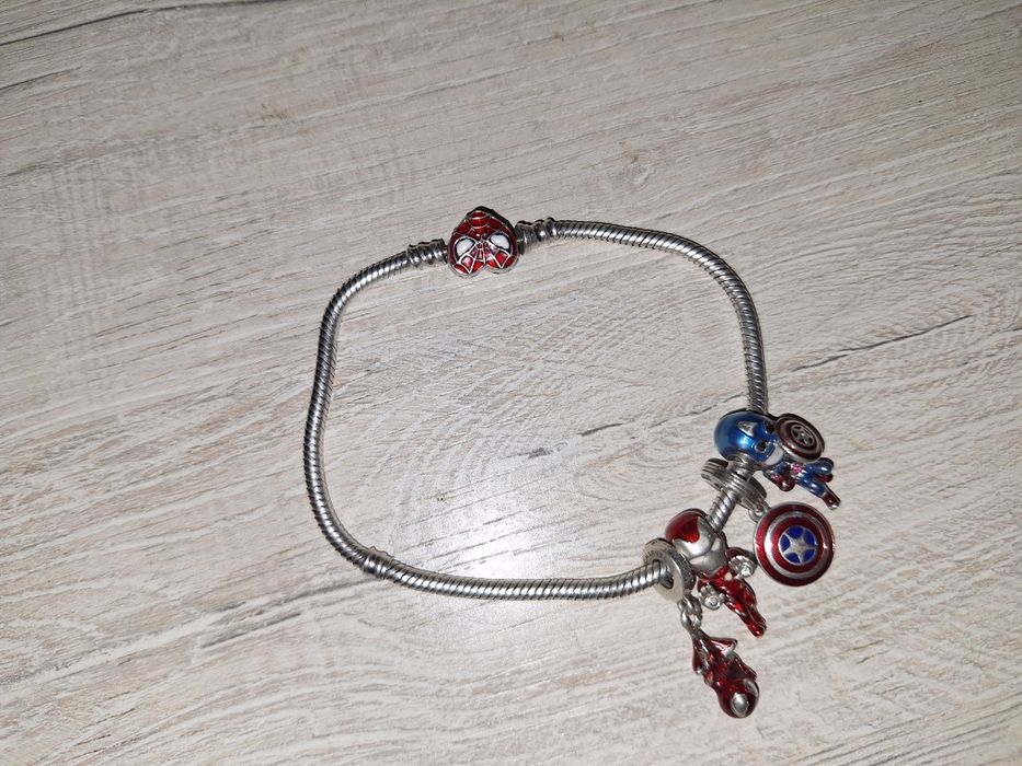 Pandora marvel серебро