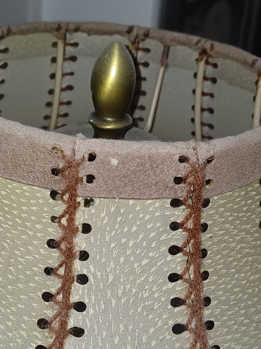 Lampadar de bronz cu abajur deosebit