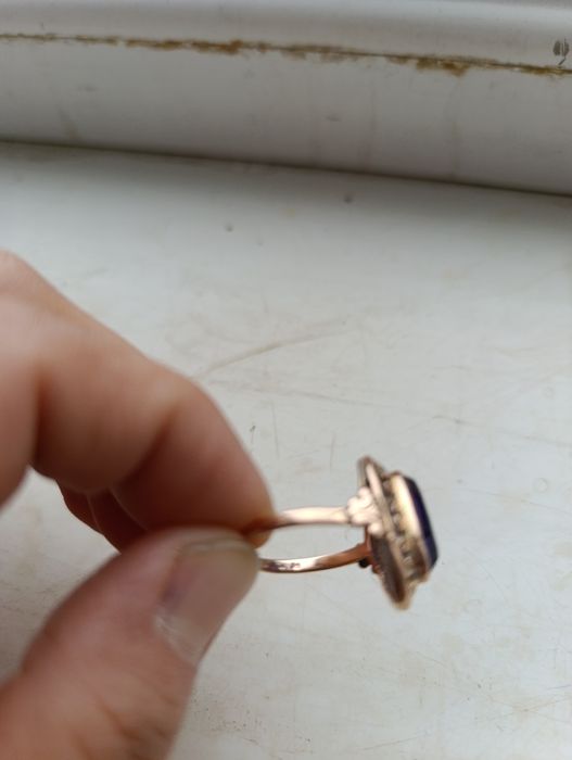 Тилла узук сотилади