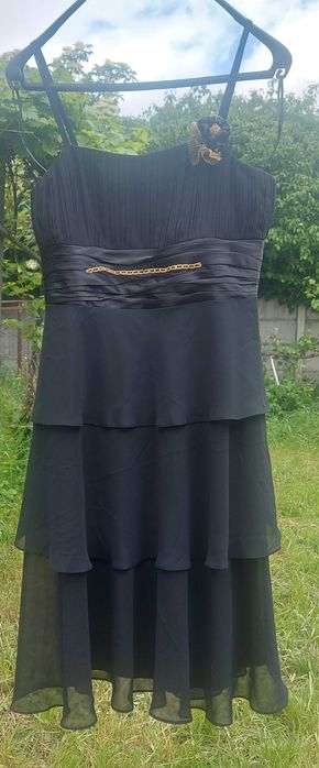 Rochie neagră midi cu volane