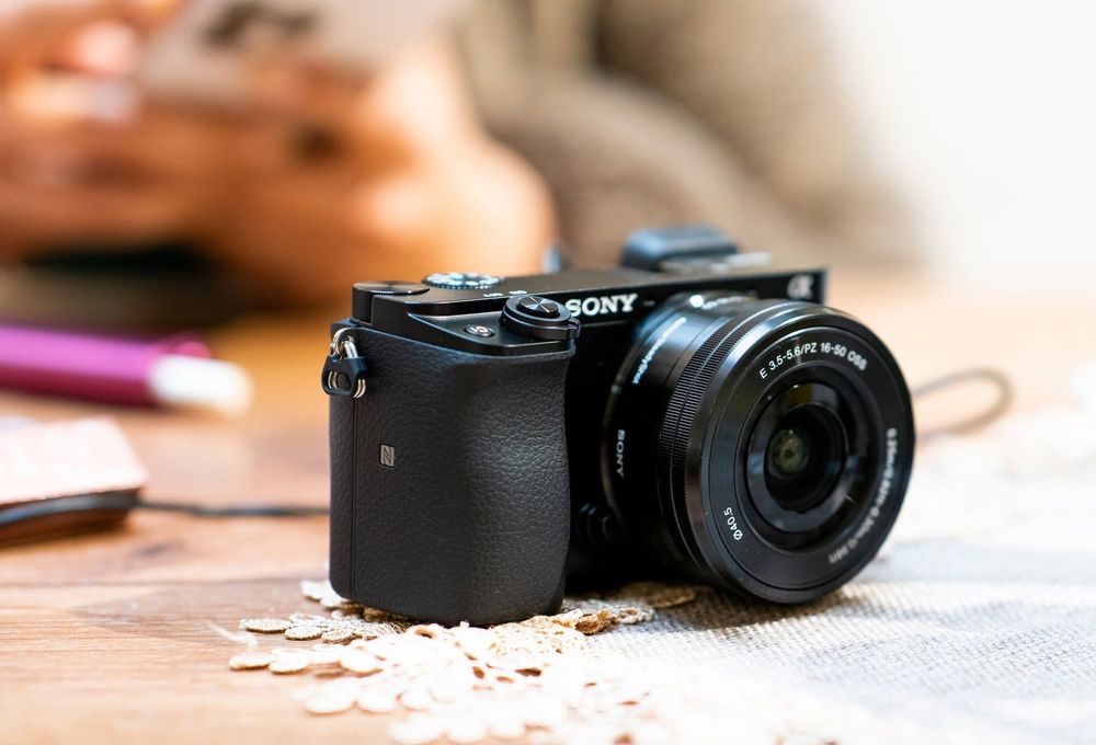 Фотоапарат Sony A6100 + обектив Sony SEL 16-50mm f/3.5-5.6 PZ