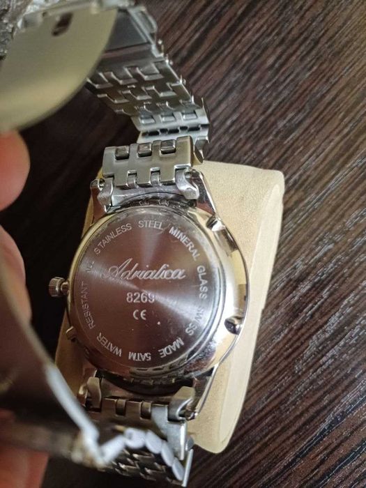 Швейцарские наручные часы Adriatica