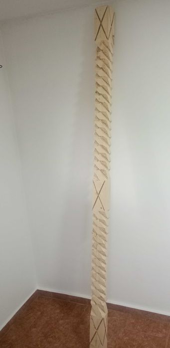 Stâlpii sculptați manual