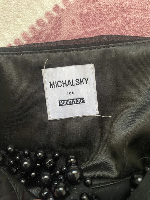 Официална черна рокля с перли